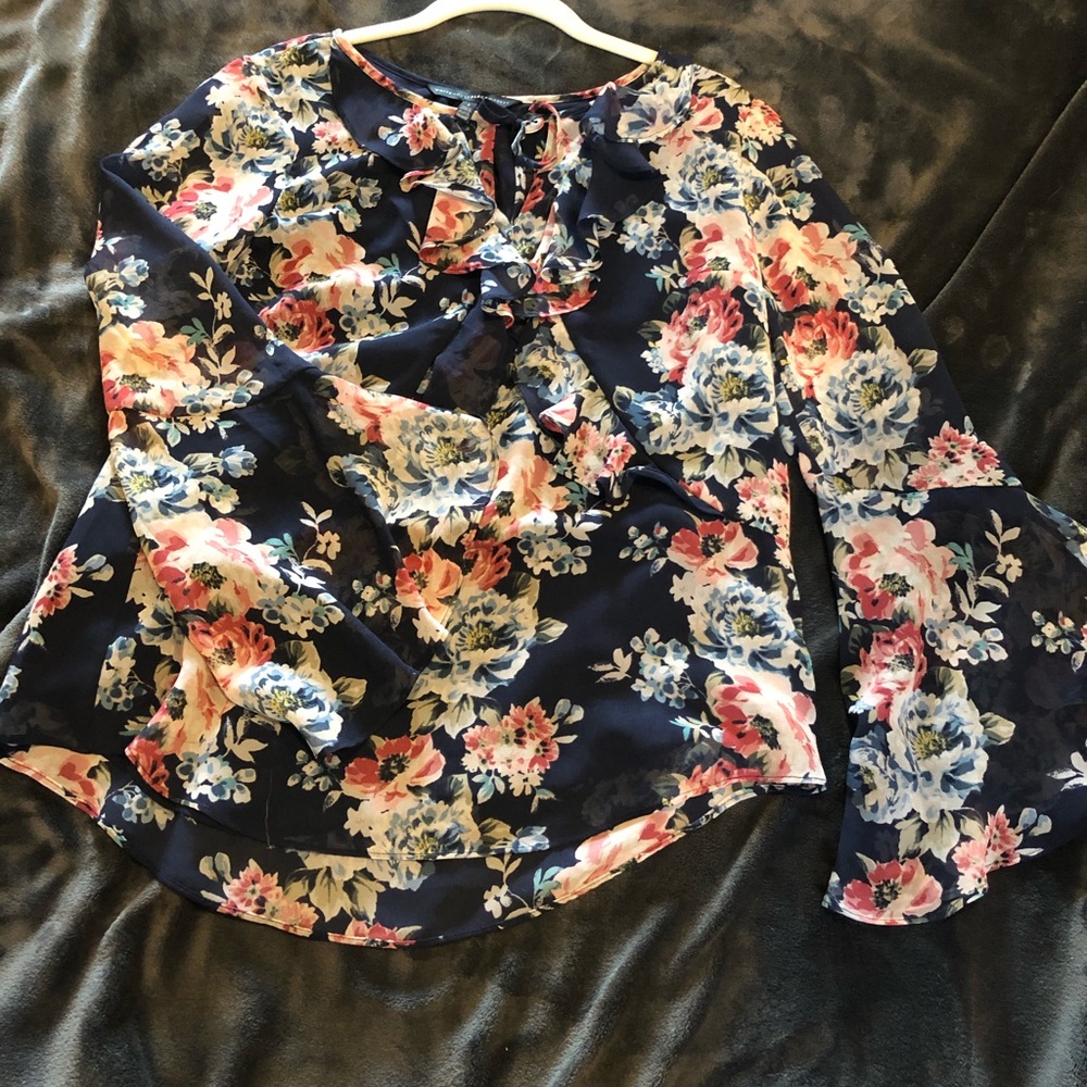 Floral print flowing sleeve blouse